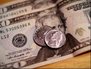 Dólar fica estável, apesar de conflito entre Israel e Irã