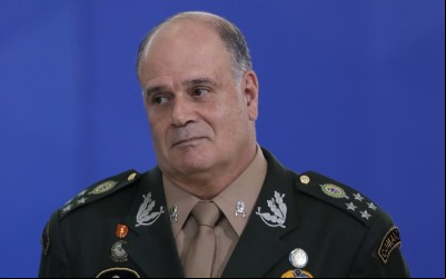 Bolsonaro diz que não recebeu voz de prisão de comandante Freire Gomes